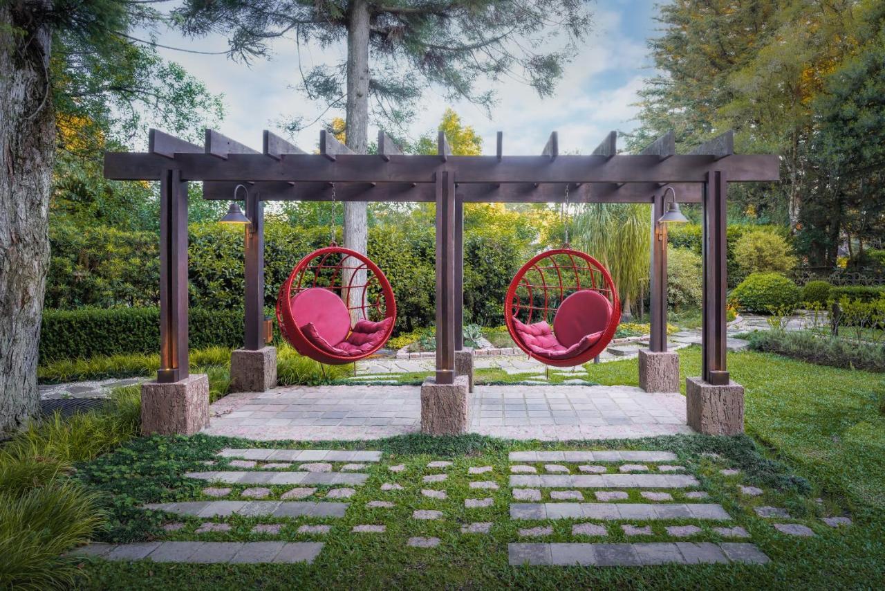 Bavaria Sport Hotel กรามาโด ภายนอก รูปภาพ Pergola with hanging chairs