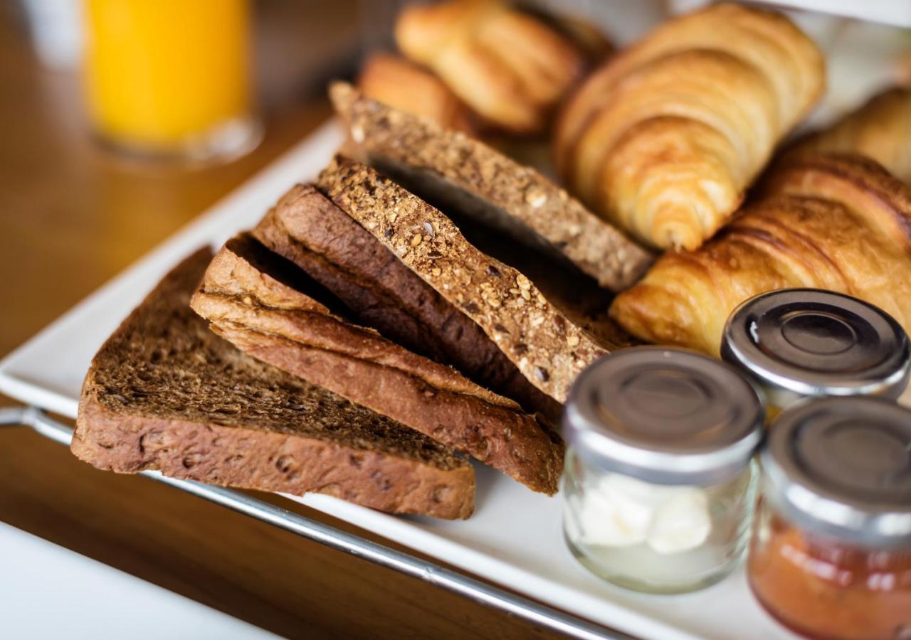 Bavaria Sport Hotel กรามาโด ภายนอก รูปภาพ Croissants and other breakfast pastries