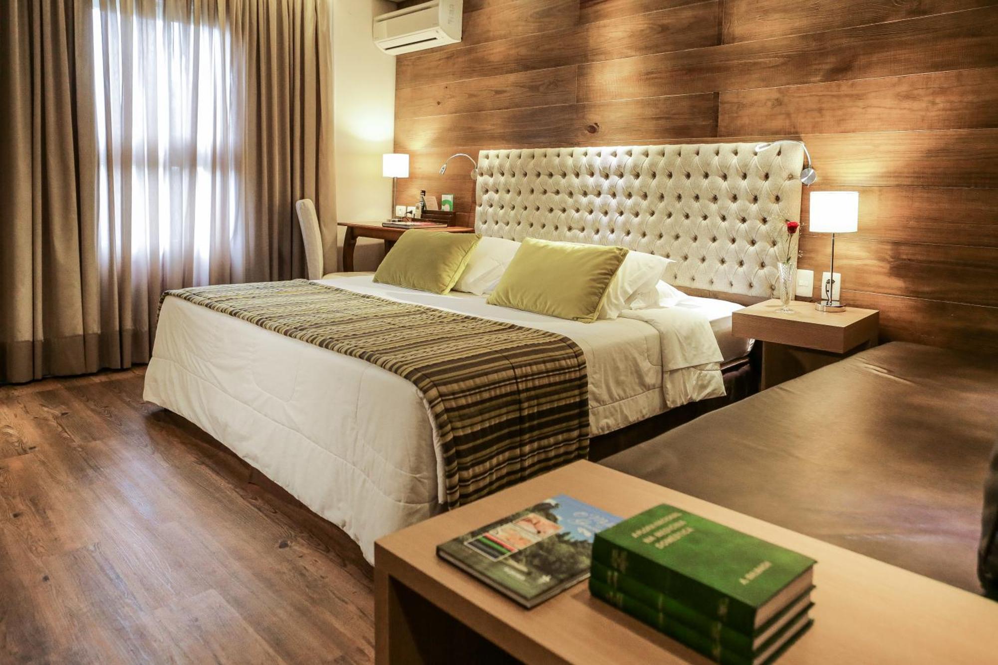 Bavaria Sport Hotel กรามาโด ภายนอก รูปภาพ A bedroom in a hotel
