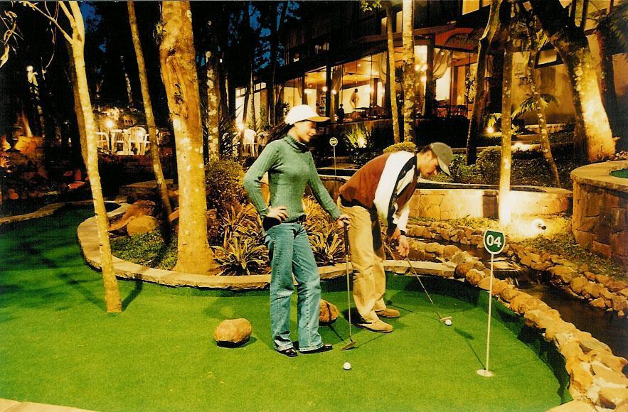 Bavaria Sport Hotel กรามาโด ภายนอก รูปภาพ Golfers at the 1984 Olympic Games